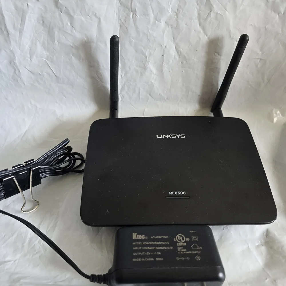 Linksys Black Wireless Router with Dual Antennas Like New RE6500